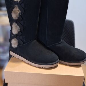 Women's Black Fur-Trimmed Boots